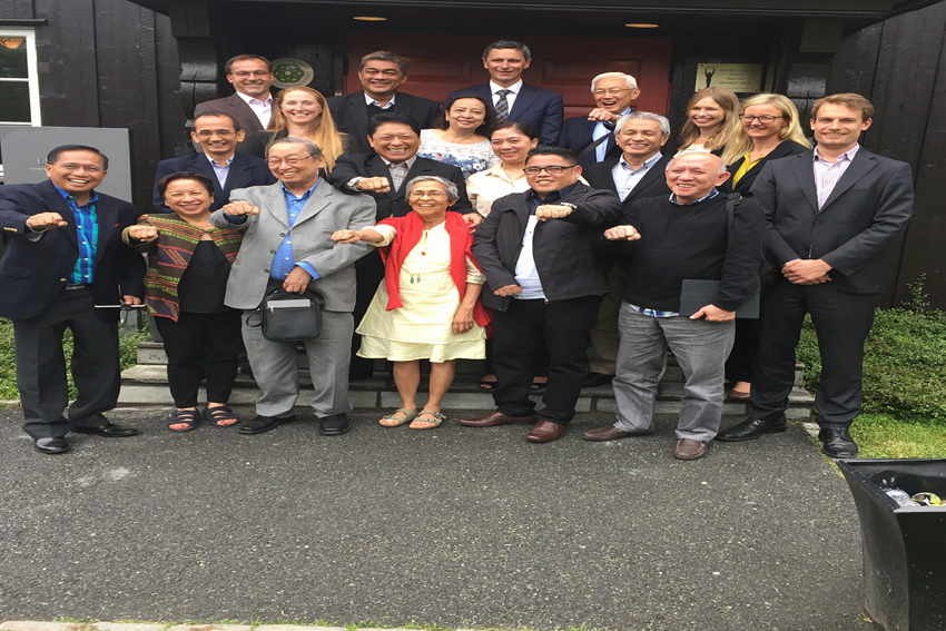 The members of the negotiating panel from the government of the Philippines and the National Democratic Front pose for a group picture after the successful preliminary talks in Oslo, Norway from June 14-15, 2016. (Photo from Facebook page of incoming Anakpawis Rep. Ariel Casilao )