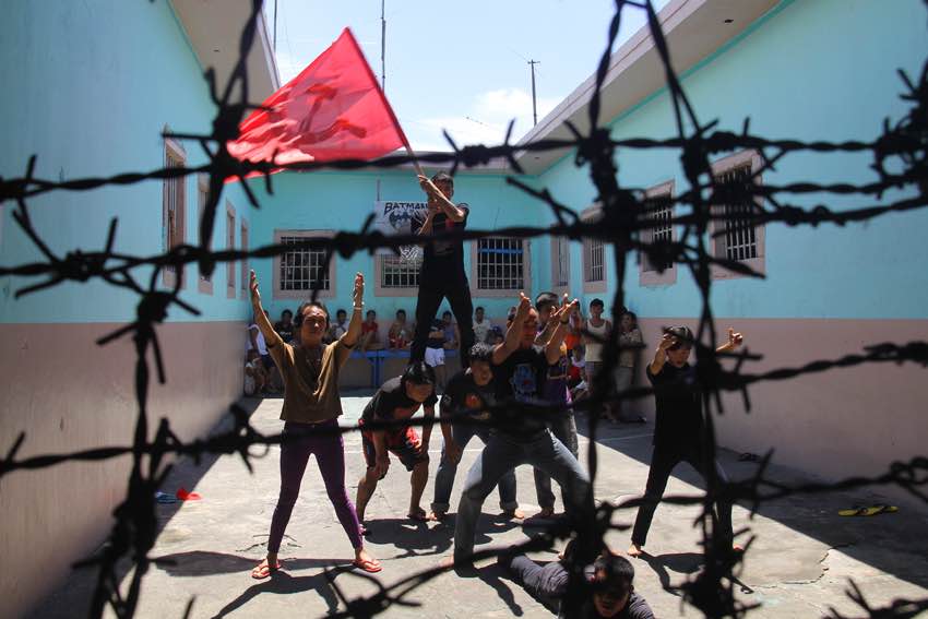     Political d     etainees perform a cultural dance inside the jail compound during the jail visit of National Democratic Front spokesman Fidel Agcaoili in Davao del Norte on Thursday.(Ace R. Morandante/davaotoday.com)