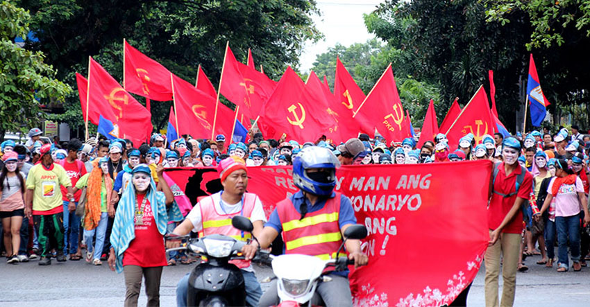 REVOLUTIONARY. An estimate of 40,000 people marched from Magsaysay Park to Rizal Park in Davao City in support of the resumption of peace talks between the government of the Philippines and the National Democratic Front. (Earl O. Condeza/davaotoday.com)