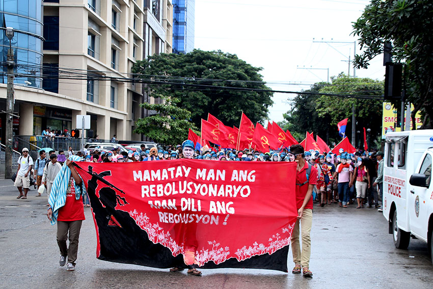 An estimate of 40,000 people marched from Magsaysay Park to Rizal Park in Davao City in support of the resumption of peace talks between the government of the Philippines and the National Democratic Front. (Earl O. Condeza/davaotoday.com)