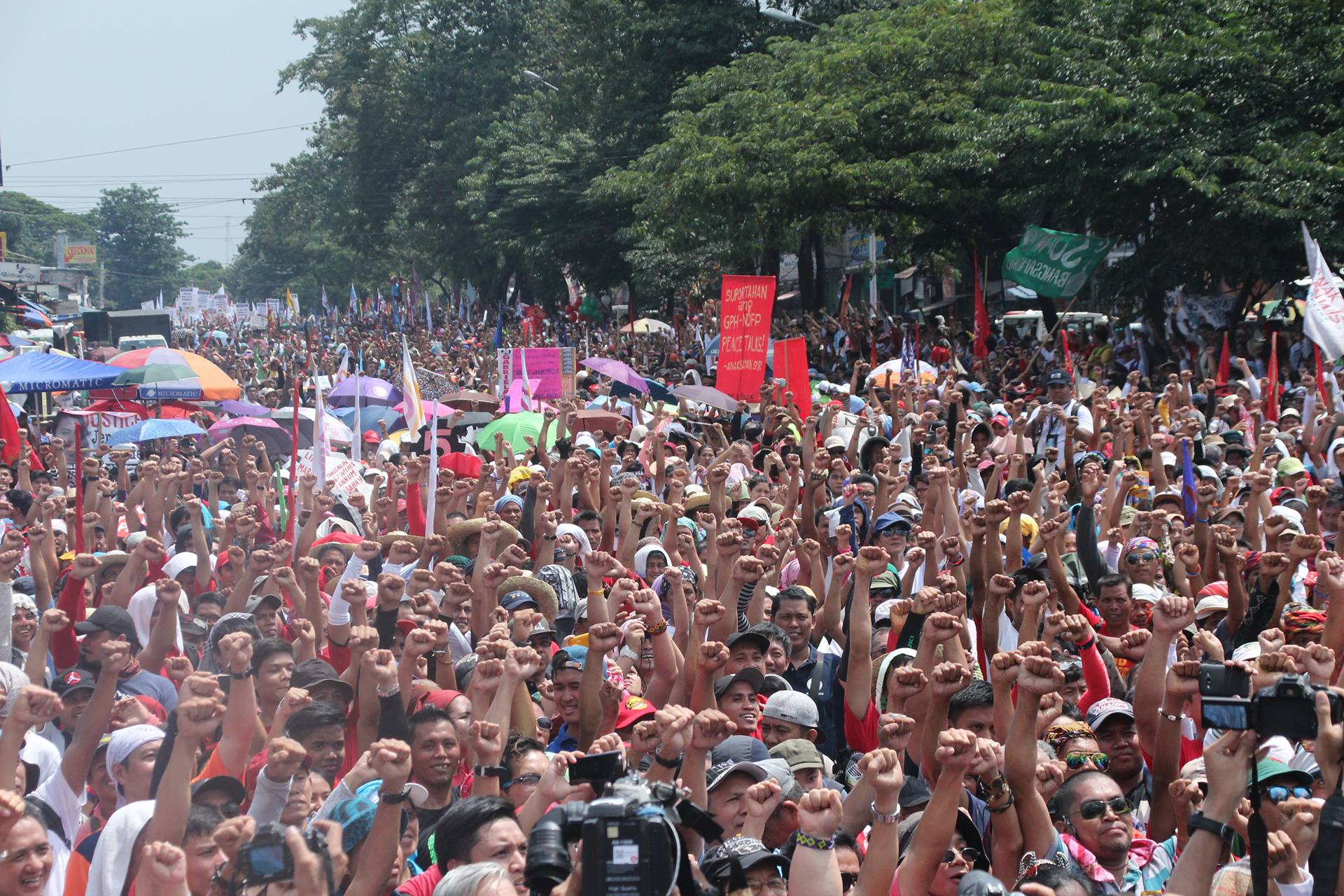 Thousands marched along Commonwealth Avenue in Quezon City for the 'People's State of the Nation Address'. The march ended in the Batasan road where the rallyists held their program some 300 meters away from the Batasan Complex where President Rodrigo Duterte delivered his first SONA. (Earl O. Condeza/davaotoday.com)