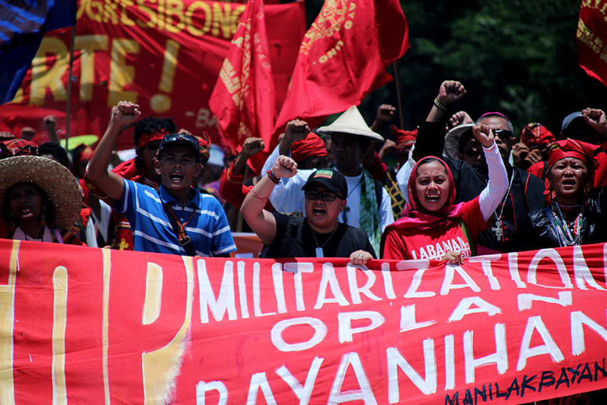 Singer-actress Aiza Seguerra also joined the mobilization and later performed for rallyists. 