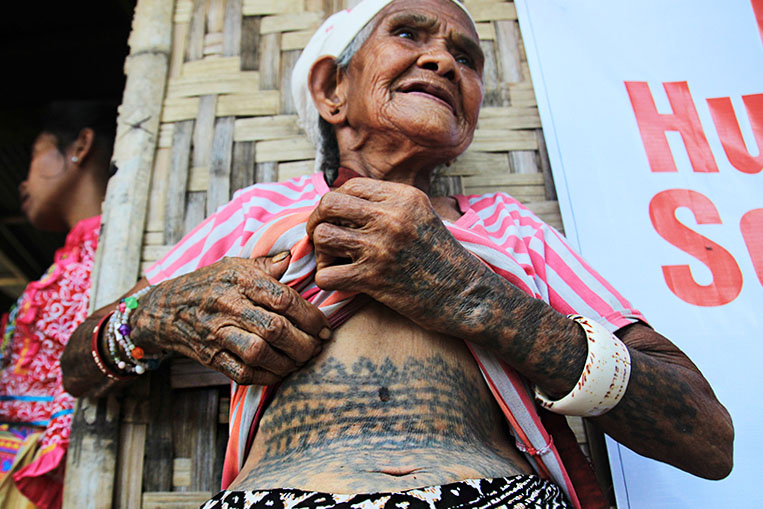 TRIBAL TATTOOS. The tattoos on Apo Oki Ligue's body, some of which have been there since she was nine years old, symbolize the stars, which the Tinananon Manobo believe will serve as their guiding light in afterlife. Apo Oki is a 93 year-old woman from Sitio Katindo, Barangay Malibatuan, in Arakan town North Cotabato. (Paulo C. Rizal/davaotoday.com)