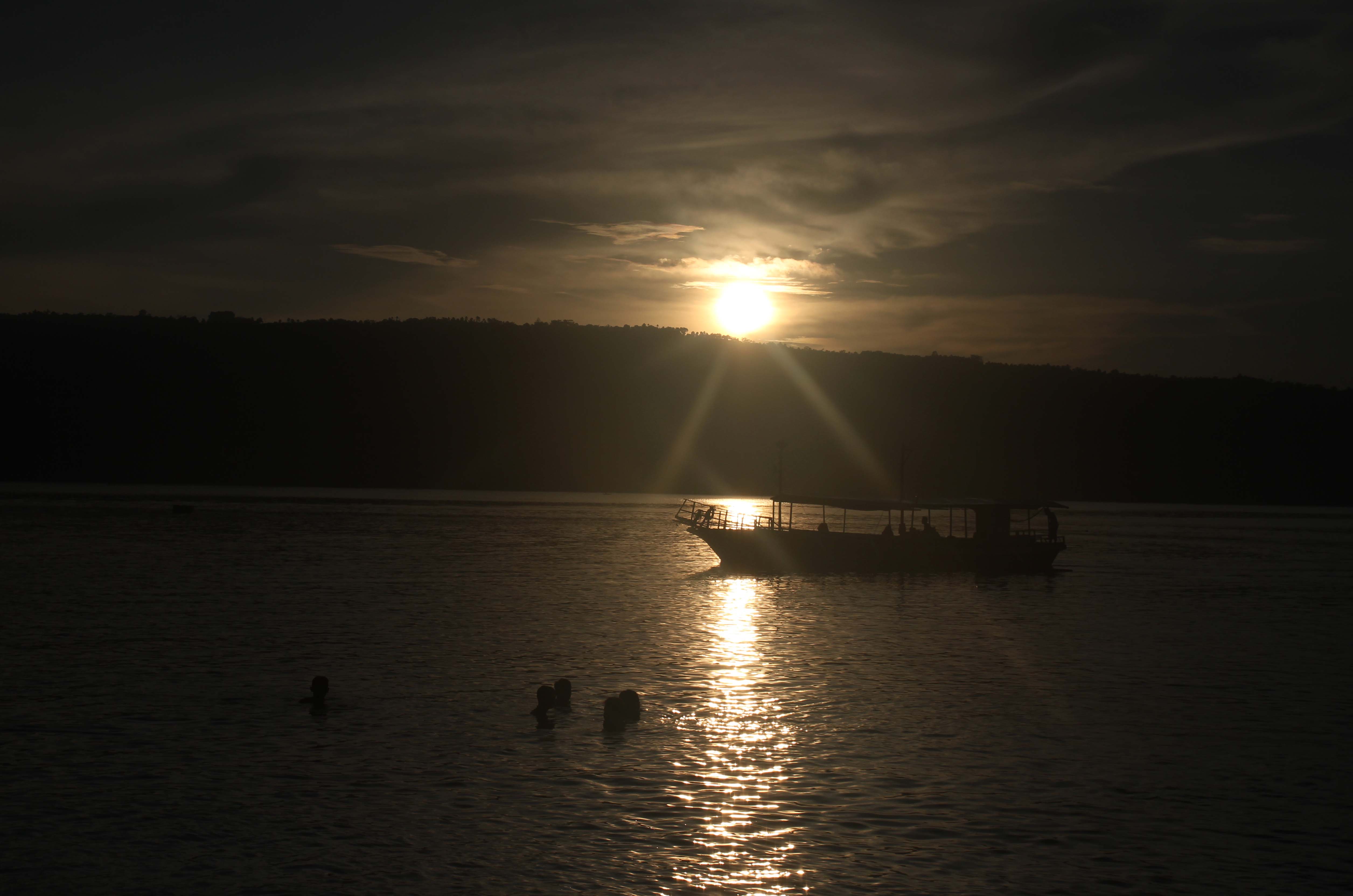 EARLY RISERS. Beach goers bask in the early warmth of the sun in Samal island. (Medel V. Hernani/davaotoday.com)