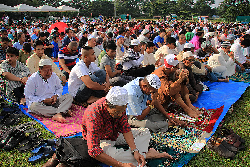 Hundreds of Muslims gather at the Tionko Football Field in Davao City to celebrate the end of the holy month of Ramadan on Wednesday morning, July 6. (Paulo C. Rizal/davaotoday.com) 