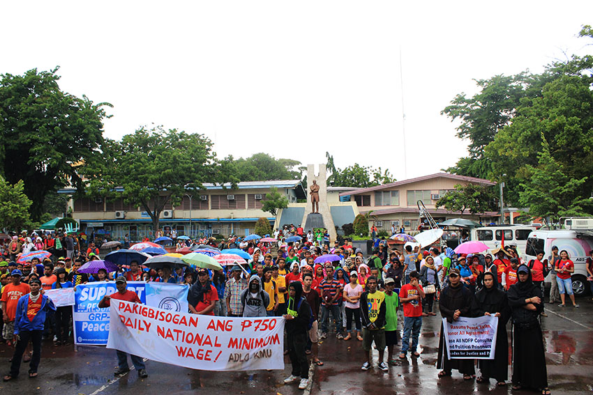 Rallyist gather at the Rizal Park for their own version of the 'People's State of the Nation Address'. (Paulo C. Rizal/davaotoday.com)