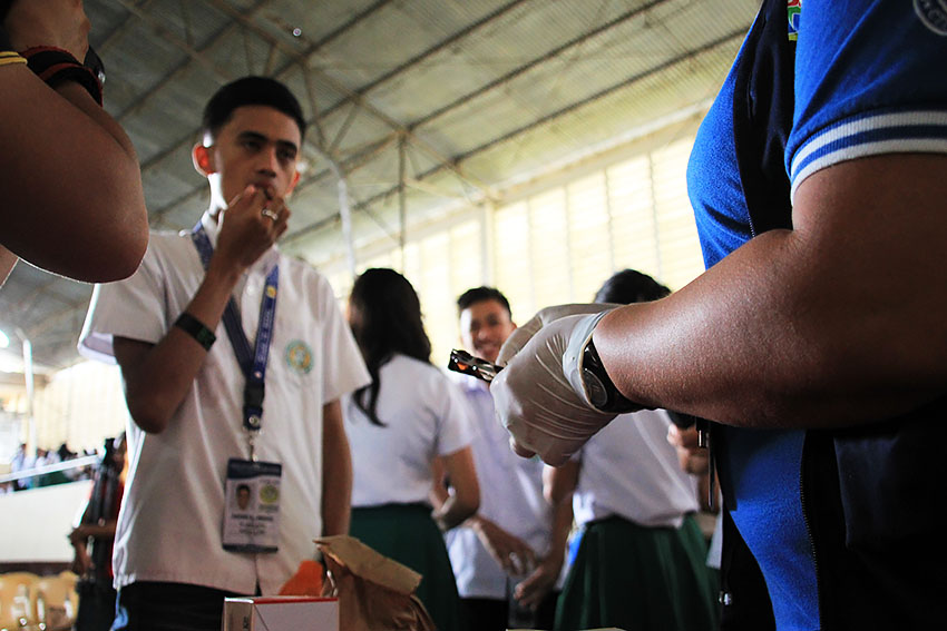 DEWORMING. Students from the Davao City National High School were administered tablets of Albendazole in the regional launching of the National Deworming Day held at the Davao City National High School on Tuesday, July 12.(Paulo C. Rizal/davaotoday.com) 