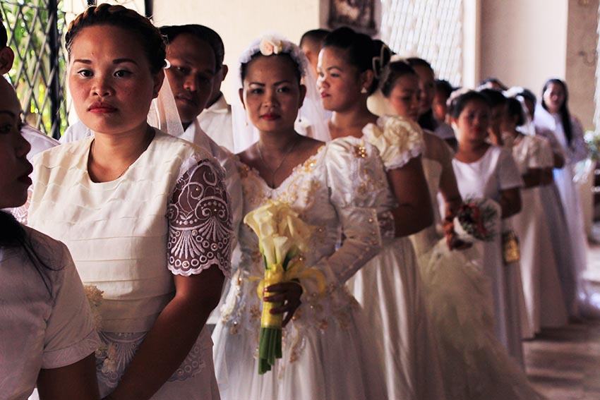 MASS WEDDING. Happy couples get hitched in a mass wedding officiated at the City's biggest church, the San Pedro Cathedral,  on Saturday.(Paulo C. Rizal/davaotoday.com)