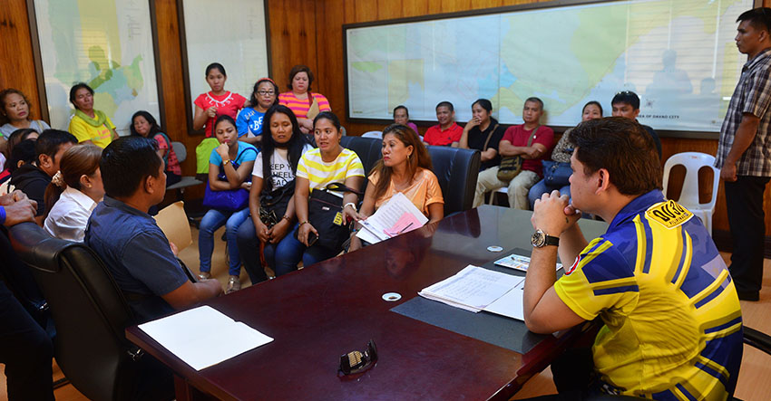 DUPED. Almost a hundred investors who were victimized by the multi-level marketing company Jacama, ask for help from acting City Mayor Paolo Duterte on Monday, July 11. (City Information Office)