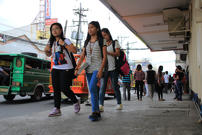 TEENAGE GIRLS. The Population Commission in Region 11 is alarmed with the prevalence of teenage pregnancy in the region. Region 11 has a teenage fertility rate of 17 percent, which is higher than the national average of 14 percent. (Paulo C. Rizal/davaotoday.com)