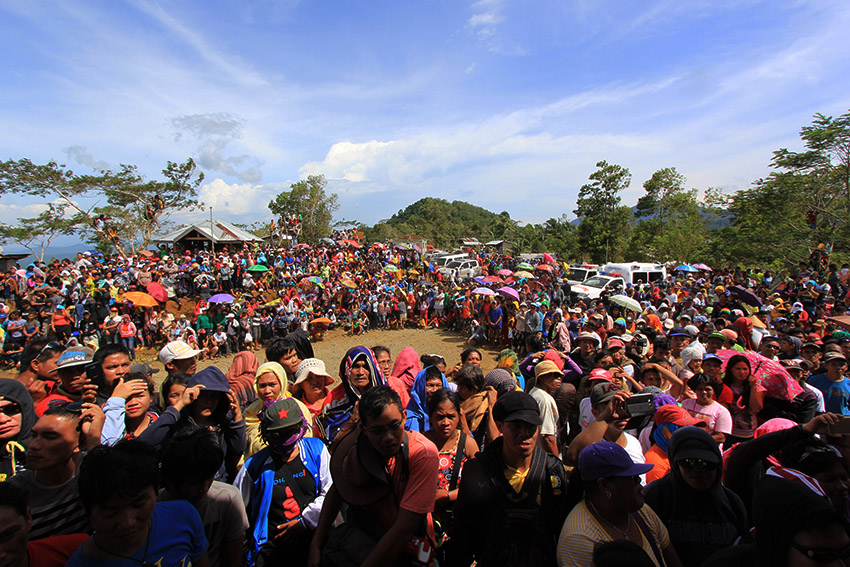 CROWD. The crowd of some 7,000 people - farmers, local government workers, indigenous peoples, and residents of Surigao City, witness the release ceremony of the New People's Army's prisoners of war.