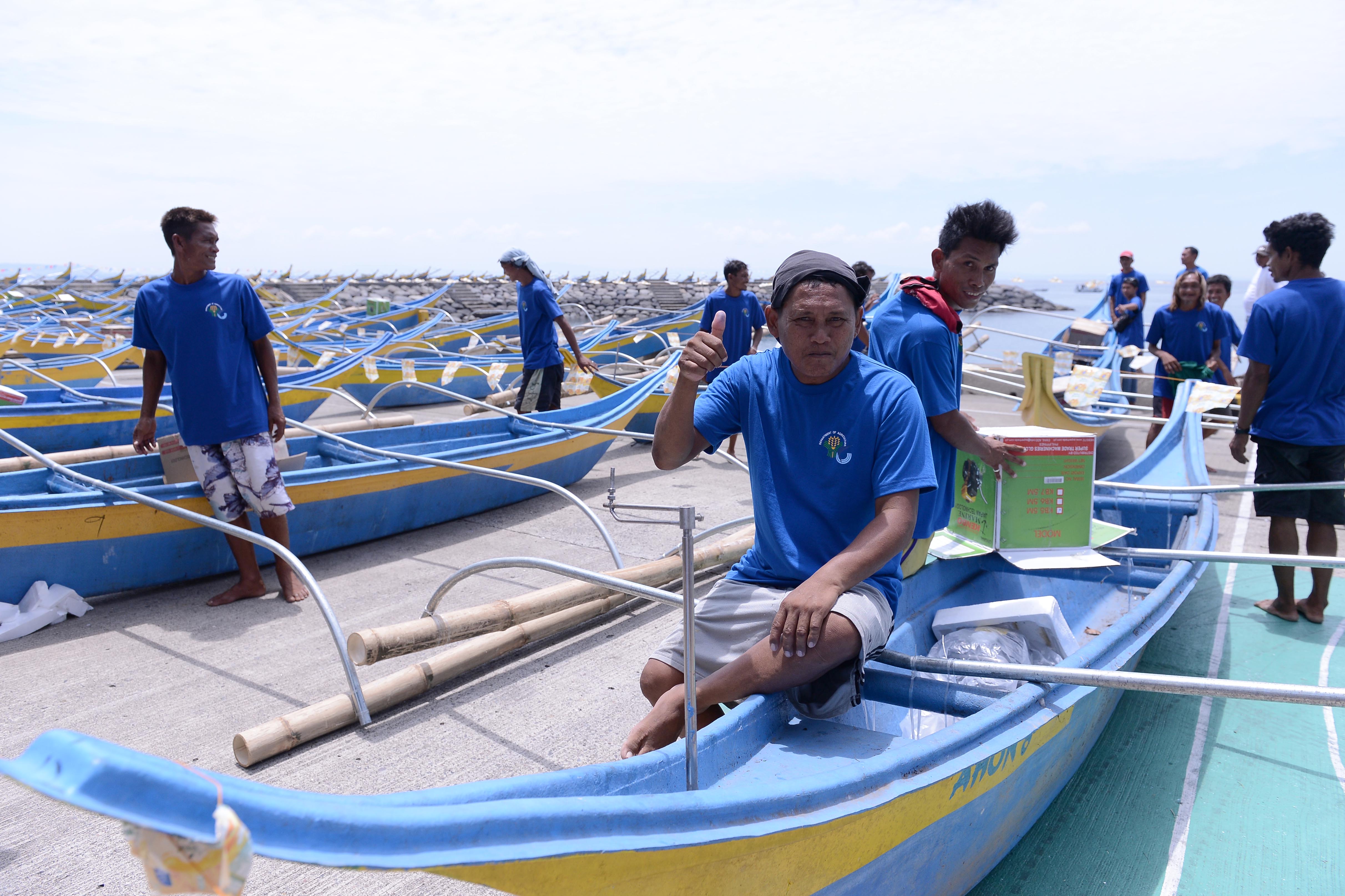 Some 300 motorized bangcas with complete set of fishing tools were turned over by the Department of Agriculture to the fisher folks in  Davao City Wednesday, August 17, 2016. (City Information Office)