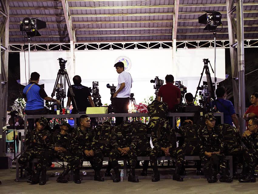 WAITING. Both members of the media and soldiers wait for the arrival of President Rodrigo Duterte at the public wake of the four slain soldiers at Camp Apolinario in Panacan, Davao City late Saturday night, August 6. The soldiers were killed in an encounter with the 8th Pulang Bagani Company of the New People's Army in Monkayo Town, Compostela Valley, Friday morning, August 5. (Paulo C. Rizal/davaotoday.com) 