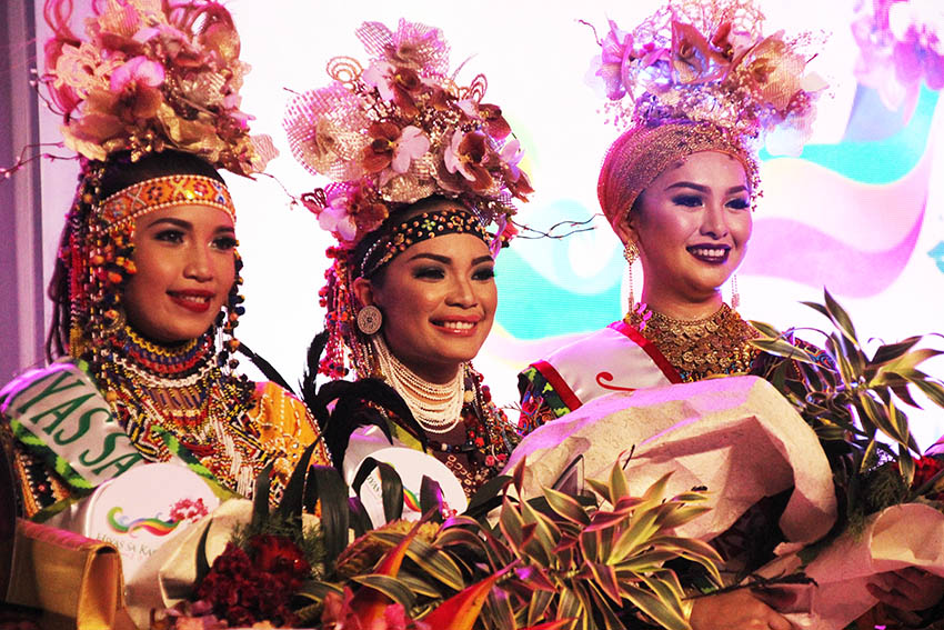(L-R) Hiyas ng Tingusbawan Rachel Caputol of the Bagobo Tagabawa, Hiyas ng Kadayawan Inna Betil Garcia of the Bagobo K'Lata tribe and Hiyas ng Kauswagan Mosrifa Hadji Sohair of the Maranao tribe were crowned Friday night, August 19, 2016 at the Davao Recreation Center. (Paulo C. Rizal/davaotoday.com)