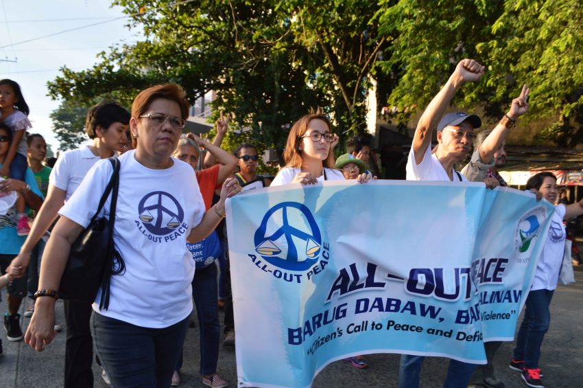 Various groups join the march to call for peace. (Medel V. Hernani/davaotoday.com)