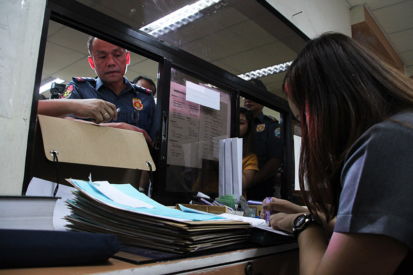 CASE FILED AGAINST SUSPECT IN DAVAO BLAST. Crime Investigation and Detection Group regional director Edilberto Leonardo supervises the filing of the criminal case against the principal suspect of the Davao blast at the Hall of Justice in Ecoland, late afternoon Wednesday, September 14. Authorities refused to reveal the identity of the suspects, saying that the case must be reviewed by the prosecutors first.  (Paulo C. Rizal/davaotoday.com)