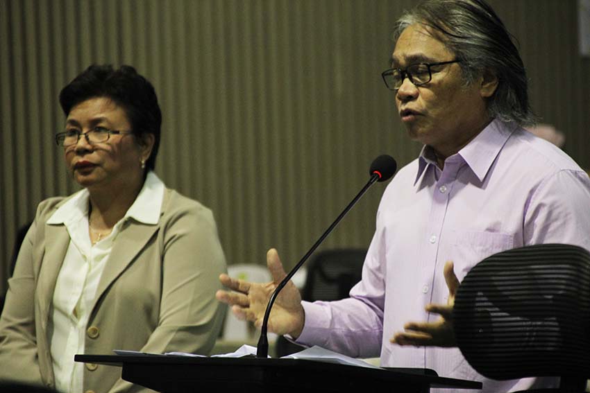DOCTORS. Committee on Health chairperson Councilor Mary Joselle Dilig-Villafuerte and Southern Philippines Medical Center medical chief Dr. Leopoldo Vega call for the revisiting of the memorandum of agreement between the City and the SPMC for the Lingap para sa Mahirap, a program by the city that provides health, funeral, and burial assistance to indigent citizens during the regular session on September 27, Tuesday following reports of applicants using fake documents to avail of financial assistance. (Paulo C. Rizal/davaotoday.com)