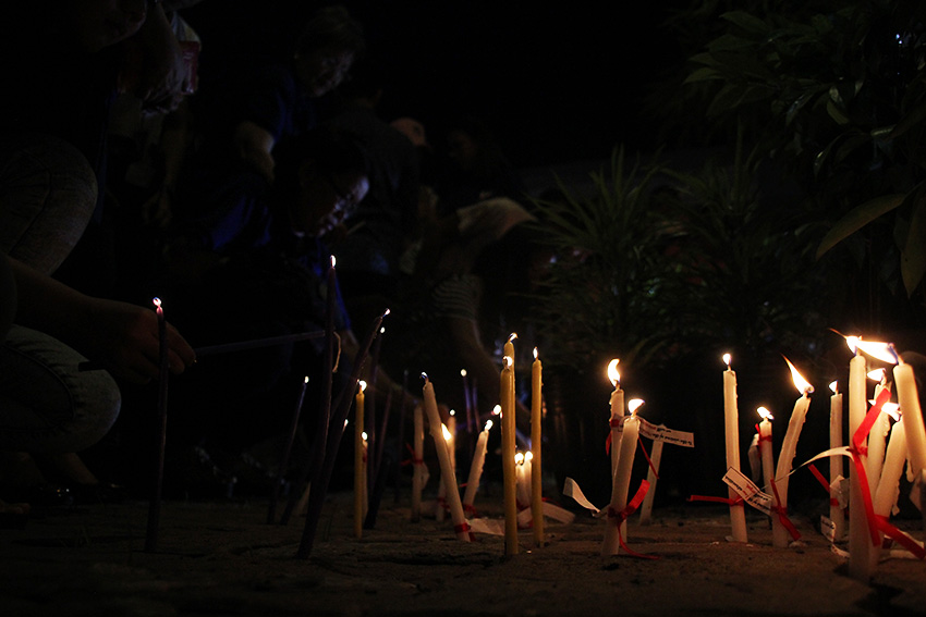 The people of Davao also remembered the victims recent Roxas Night Market bombing through ecumenical prayer, candle lighting and offering of flowers. The activity called for unity to condemn and fight all forms of human rights violations. (Paulo C. Rizal/davaotoday.com)