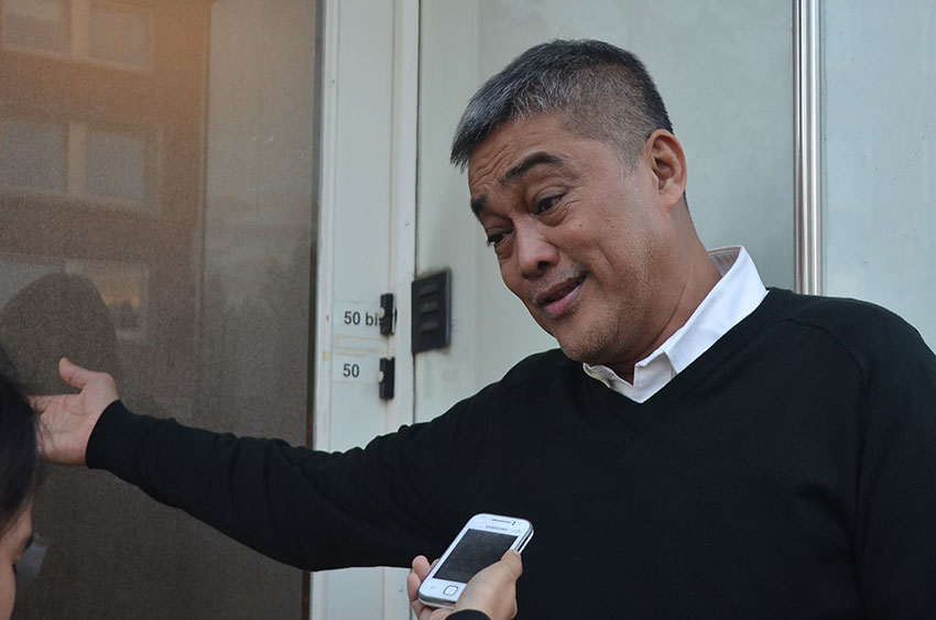 Government peace panel member Hernani Braganza speaks with reporters outside the National Democratic Front International Information Office in Utrecht, The Netherlands on Monday afternoon (past 12:00 midnight PH time) as he talked with NDF leaders three days before the second round of peace talks in Oslo, Norway. (Zea Io Ming C. Capistrano/davaotoday.com)