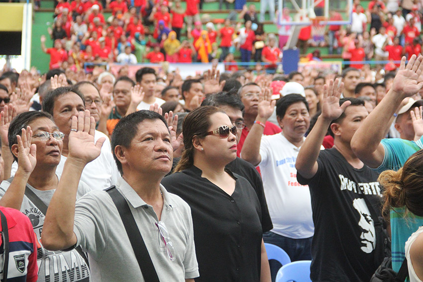 Members of the newly-launched “Kilusang Pagbabago” in Davao Region take their oath to be part the Duterte administration's plans for change at the Rizal Memorial Colleges gymnasium on Sunday, Oct.23. A similar formation and launching of the same group in barangay level will also be initiated by Duterte’s supporters. (Earl O. Condeza/davaotoday.com)