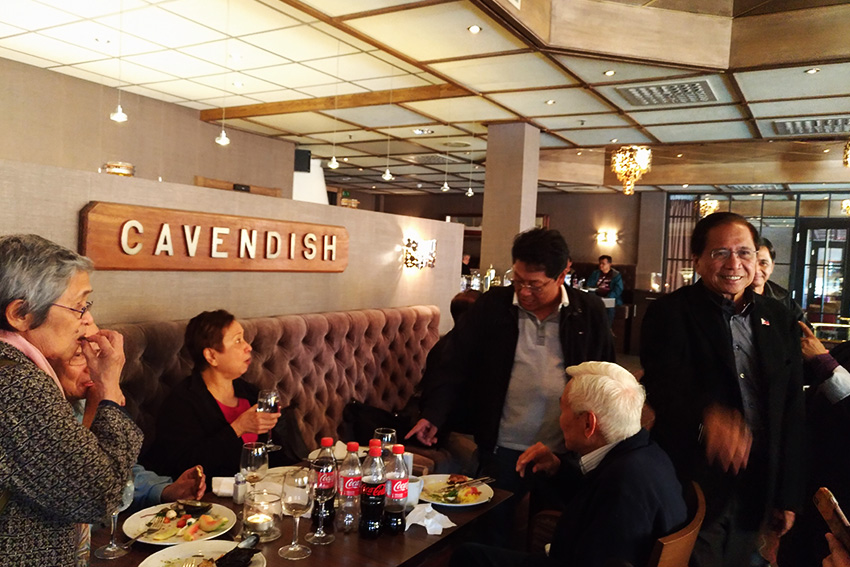 Government chief negotiator Silvestre Bello III and Presidential Peace Adviser Jesus Dureza chat with the National Democratic Front leaders over lunch upon their arrival at the Holmenfjord Hotell in Oslo, Norway on Thursday, October 6, 2016. In photos are (L-R) NDF panel members Juliet De Lima, chief political consultant Jose Maria Sison, and senior political adviser Luis Jalandoni. (Zea Io Ming C. Capistrano/davaotoday.com)