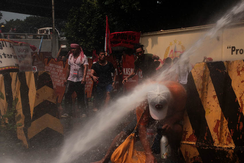 DISPERSAL. Soldiers use water cannons to disperse Lumad and Moro activists protesting in front of the Armed Forces of the Philippines headquarters in Quezon City on Oct. 18.