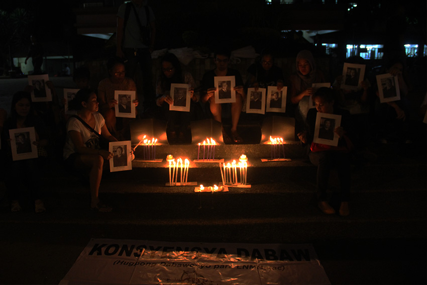 HOLY LIGHT. Members of the St. Alfonso's Theological and Mission Institute light candles during the anti-Marcos rally in Davao City on Nov. 25 . (Medel V. Hernani/davaotoday.com) 