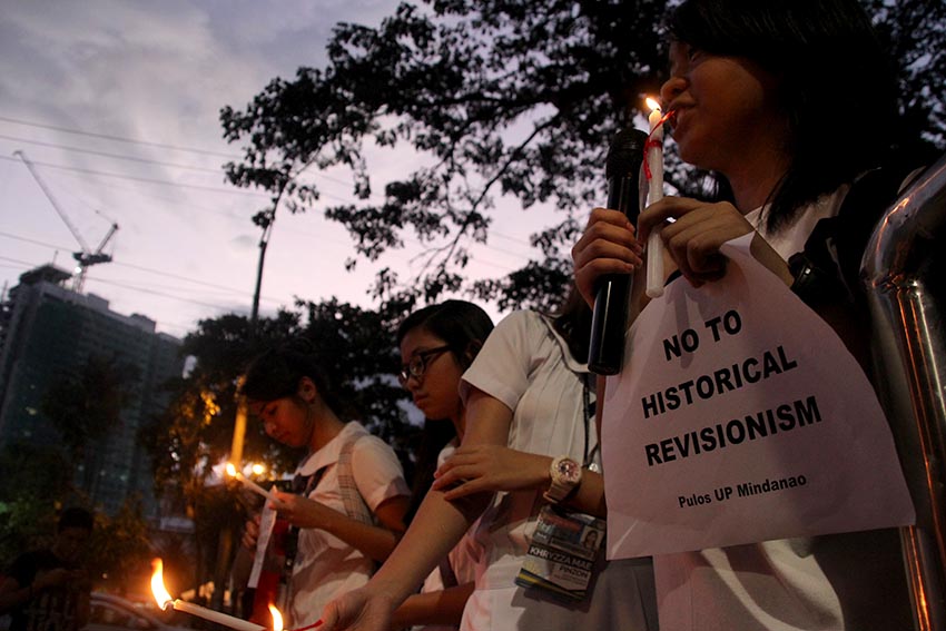 YOUTH VS MARTIAL LAW.  Students of the Ateneo de Davao University light candles on Monday, Nov. 21 to condemn the hero's burial of the former president Ferdinand Marcos.  (Paulo C. Rizal/davaotoday.com) 