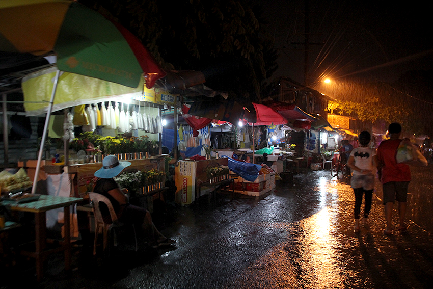 Relatives who visited their dead in Davao City are met by torrential rain showers on Tuesday, November 1  caused by a low pressure area located at 525 km east of northeast Hinatuan, Surigao on Tuesday, Nov. 1. (Paulo C. Rizal/davaotoday.com) 