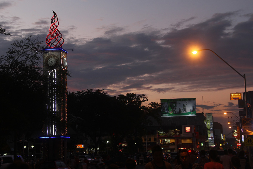 As the Christmas holiday is fast approaching, the colorful lights shine brightly at Davao City’s clock tower along San Pedro Street. (Earl O. Condeza/davaotday.com)