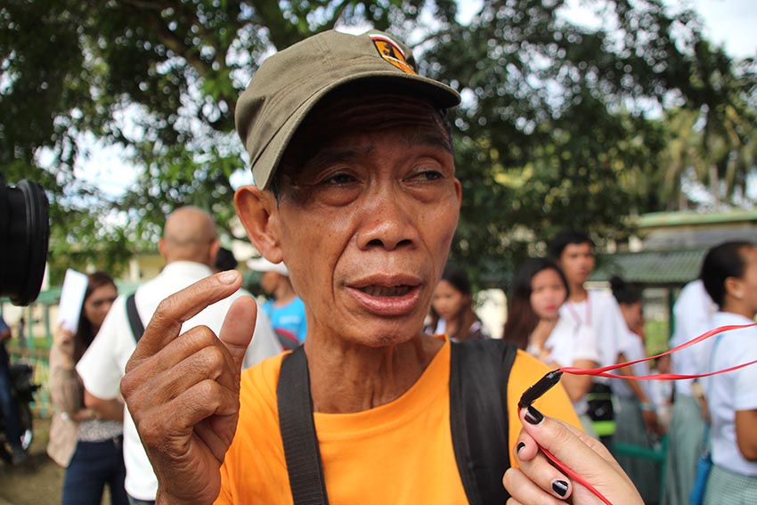 GIVE US BACK OUR LAND. Cecilio Carmelo, chairperson of the MAILUMINADO Farmers Association, Incorporated says that his ancestors were already tilling the land before it was awarded as a land reservation to the University of Southern Mindanao and the Cotabato Foundation College of Science and Technology. Carmelo leads the 600 strong protesting farmers inside the CFCST campus on Dec. 5 where they demand the redistribution of unused portions of the reservation to the farmers. (Paulo C. Rizal/davaotoday.com)