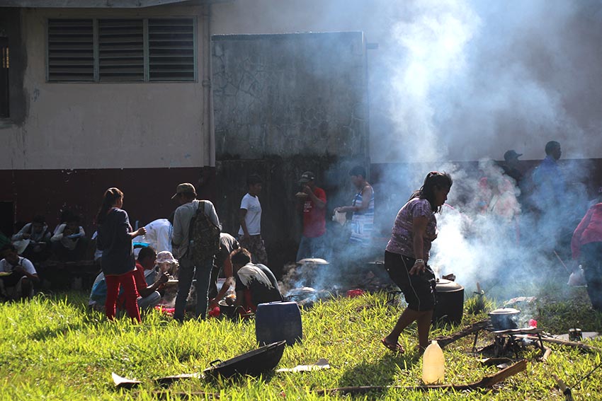 COMMUNAL COOKING. Farmers cook their first meal of the day inside the Cotabato Foundation College of Science and Technology. The farmers from the five barangays in Arakan are claiming a portion of the unused land of the school. (Paulo C. Rizal/davaotoday.com)