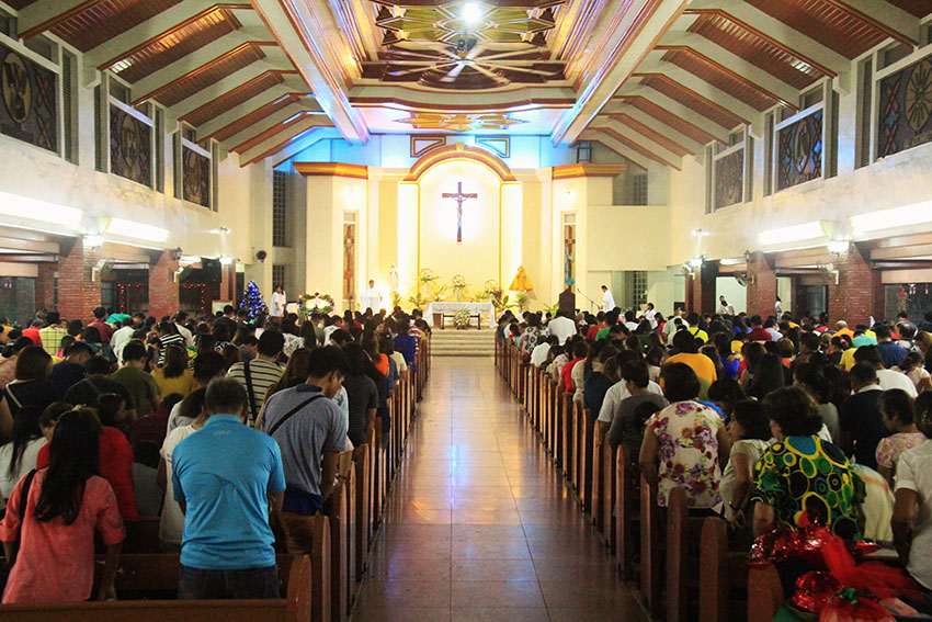 Hundreds of Catholic devotees attend the Simbang Gabi in Sto. Nino Parish in Panabo City on Wednesday, Dec. 21. The nine-dawn masses which started on Dec. 16 ended on Saturday, Dec. 24. (Contibuted photo by: Maricar Emata)