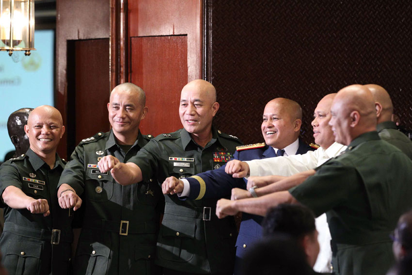 Philippine National Police Director General Ronald dela Rosa, along with officials of the Armed Forces of the Philippines, does the signature gesture of President Rodrigo Roa Duterte after the first Armed Forces of the Philippines-Philippine National Police (AFP-PNP) Joint Command Conference held in Malacañan on January 6, 2017. (Ace R. Morandante/Presidential Photo)