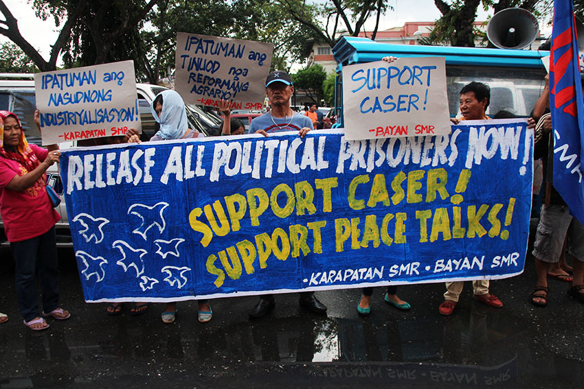 OPENING SALVO.  Human rights activists led by Bagong Alyansang Makabayan welcome the opening of the third round of peace talks between the Philippine government and the National Democratic Front in Rome, Italy by staging a protest rally along San Pedro street in Davao City to demand the release of the remaining 395 political prisoners on Thursday, Jan. 19. (Paulo C. Rizal/davaotoday.com)