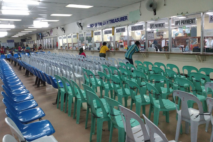 EMPTY SEATS.  The Davao City Business Bureau opens the business permit renewal for 2017 on Monday, Jan. 2 but seats are empty as few business owners have processed their permits because of the holiday. (Zea Io Ming C. Capistrano/davaotoday.com)