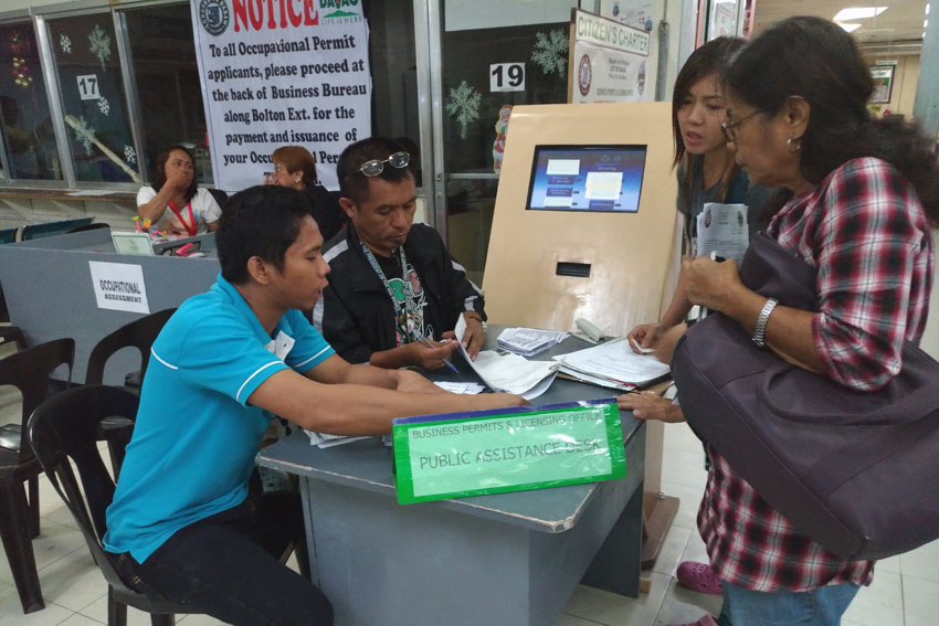 ASSISTANCE DESK. The public assistance desk has catered more than 200 clients who renew their business permits at the Business Bureau in Davao City on Monday, Jan. 2. (Zea Io Ming C. Capistrano/davaotoday.com)