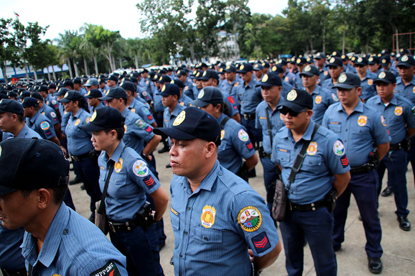 MARCHING ORDERS. Police Chief Supt. Manuel Gaerlan of the Police Regional Office 11 gives his marching orders to almost 1,500 police in formation in the PRO 11 headquarters at Camp Quintin Merecido in Buhangin, Davao City on Monday, Jan. 9 during the deployment of forces for the Association of Southeast Asian Nations summit. Gaerlan said the police should extend their hospitality to the guests that will be attending the summit by ensuring their safety. (Paulo C. Rizal/davaotoday.com) 