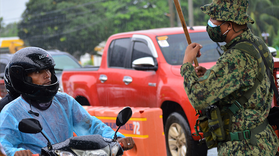 A police officer talking to a motorist in a checkpoint