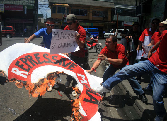 News in Pictures: RMN-Davao workers rage against ‘repressive media network’