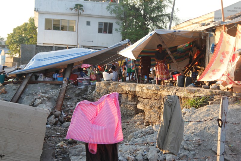 Zamboanga siege displaces 62,000 civilians