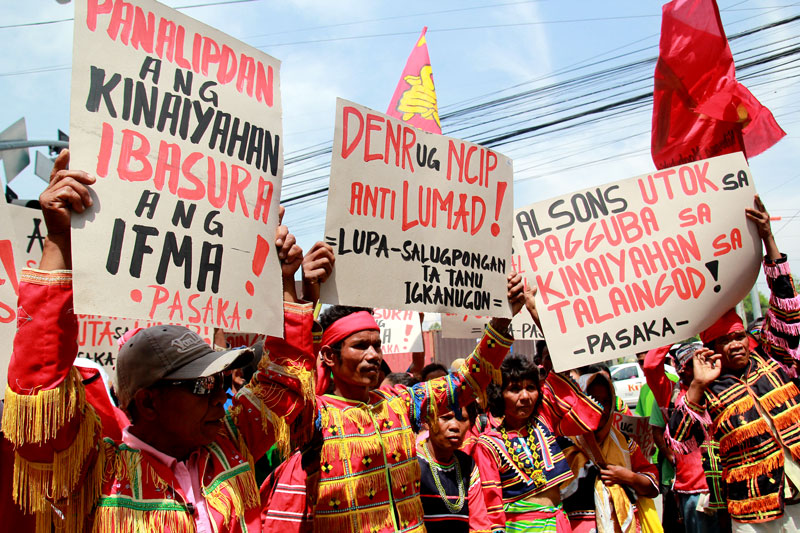Manobo tribe says Army looks for rebs in tribal village, scares schoolchildren