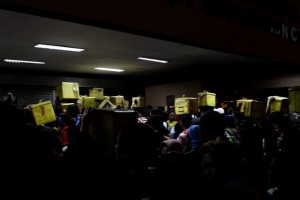 YELLOW. A sea of yellow ballot boxes stand atop teachers' heads as they waited the whole night outside Almendras Gym to deliver the ballot boxes. With the Comelec officers' insistence to limit their entry to the gym, some teachers end up losing patience over waiting so long. (davaotoday.com photo by Tyrone A. Velez)