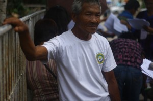 LOST. Hercules Gemigaya, 69, searches for his name in precincts in Daniel R. Aguinaldo National HIgh School but goes home after searching for hours to no avail. (davaotoday.com photo by John Rizle L. Saligumba)