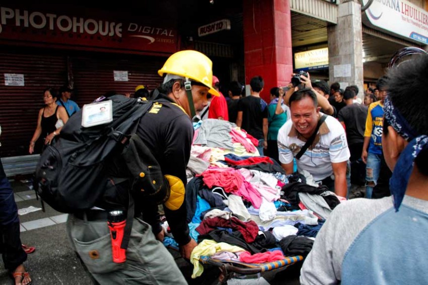 Post-undas demolition of sidewalk stalls shocks vendors