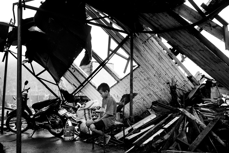 Photo Essay : Struggle amidst ruins in Leyte towns