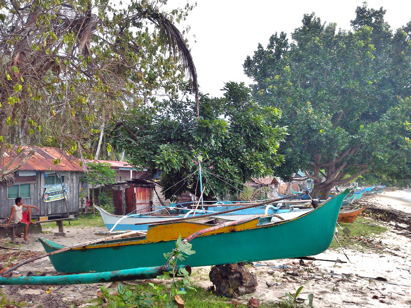 Read more about the article High waves force families in Davao Oriental to evacuate
