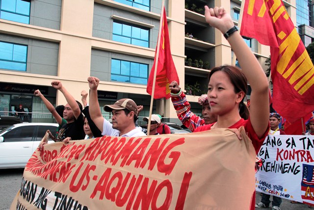 Militant groups back Duterte against rice smuggling