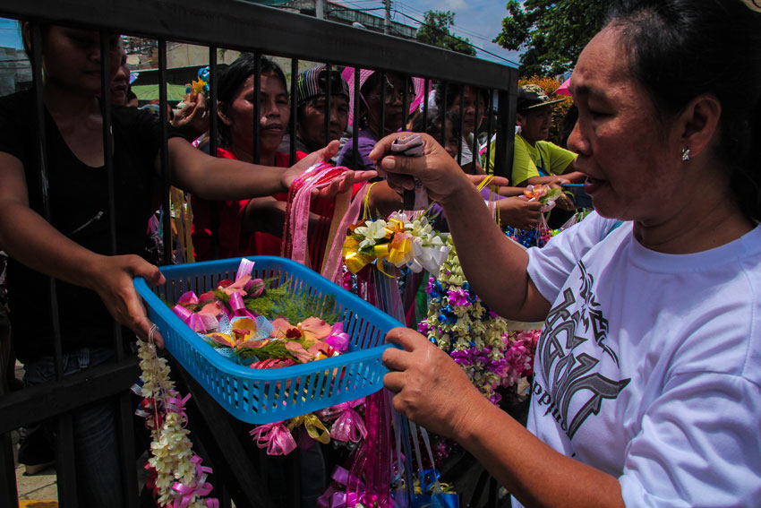 FLOWERS, LEI FOR GRADUATION