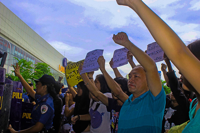 Aquino greeted with protests in Mindanao agri-business meet